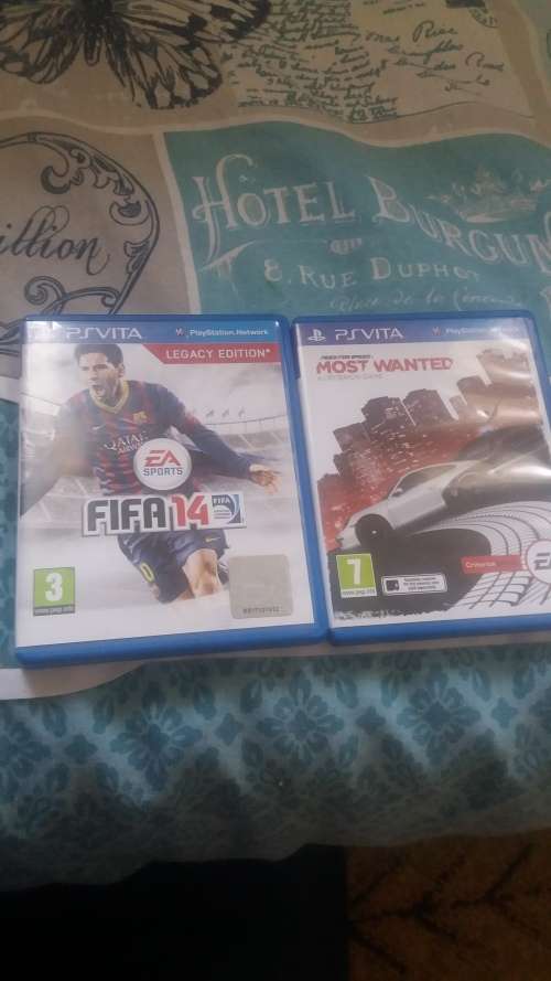 PS VITA + 2 GAMES (AS NEW)(EXCELLENT CONDITION)